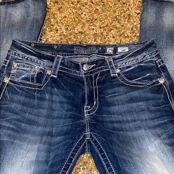 Miss Me Signature Skinny - Picture 3 of 9